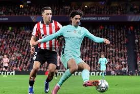 天津媒体报道朱辰杰戴面具训练引争议：国足冒险用人？球迷担忧声一片